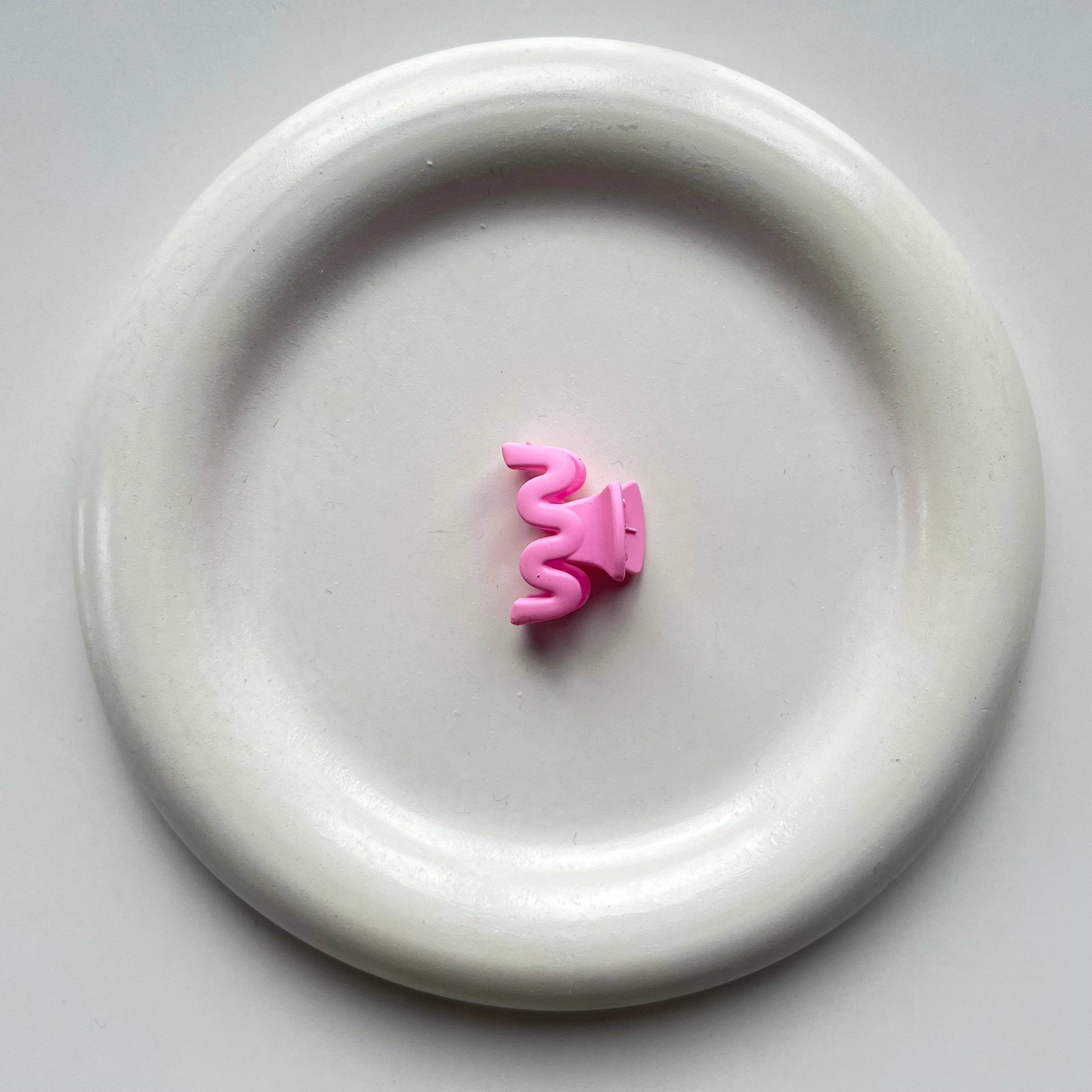 Mini Wavy Claw Set - Set of 4, Fun and Colorful Hair Clips for Kids